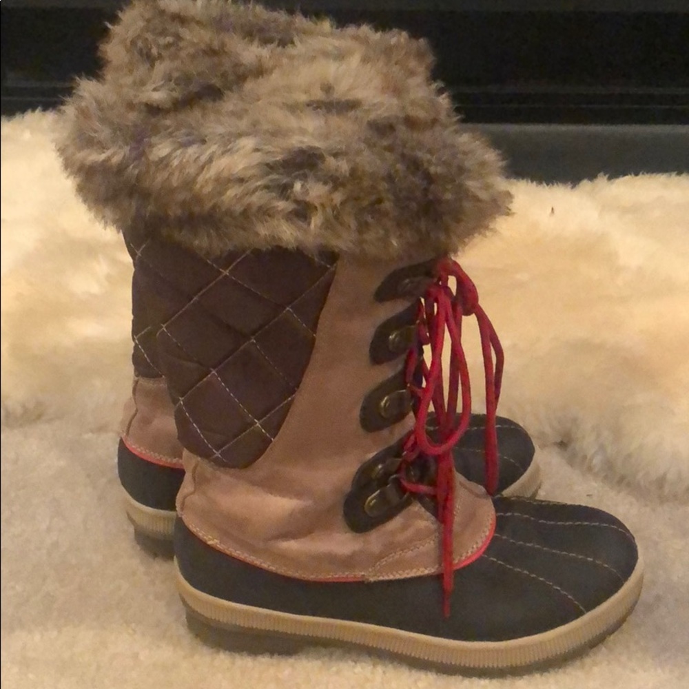 Snow boots